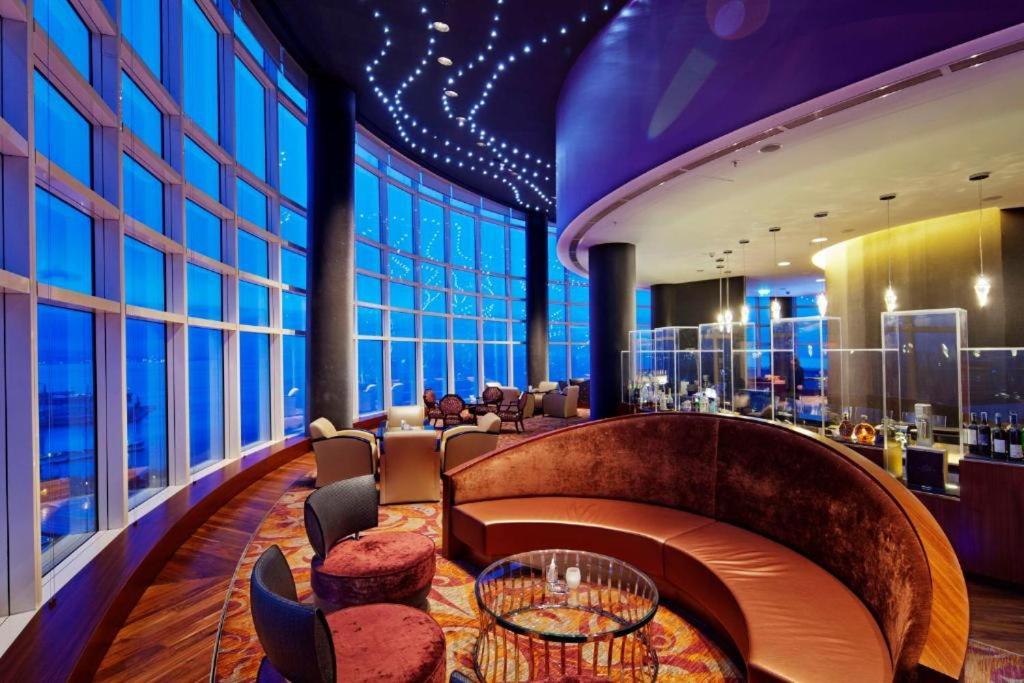 HILTON Residence of LUXURY 5 STARS Apartment and F1 & Sea view - B&B Baku