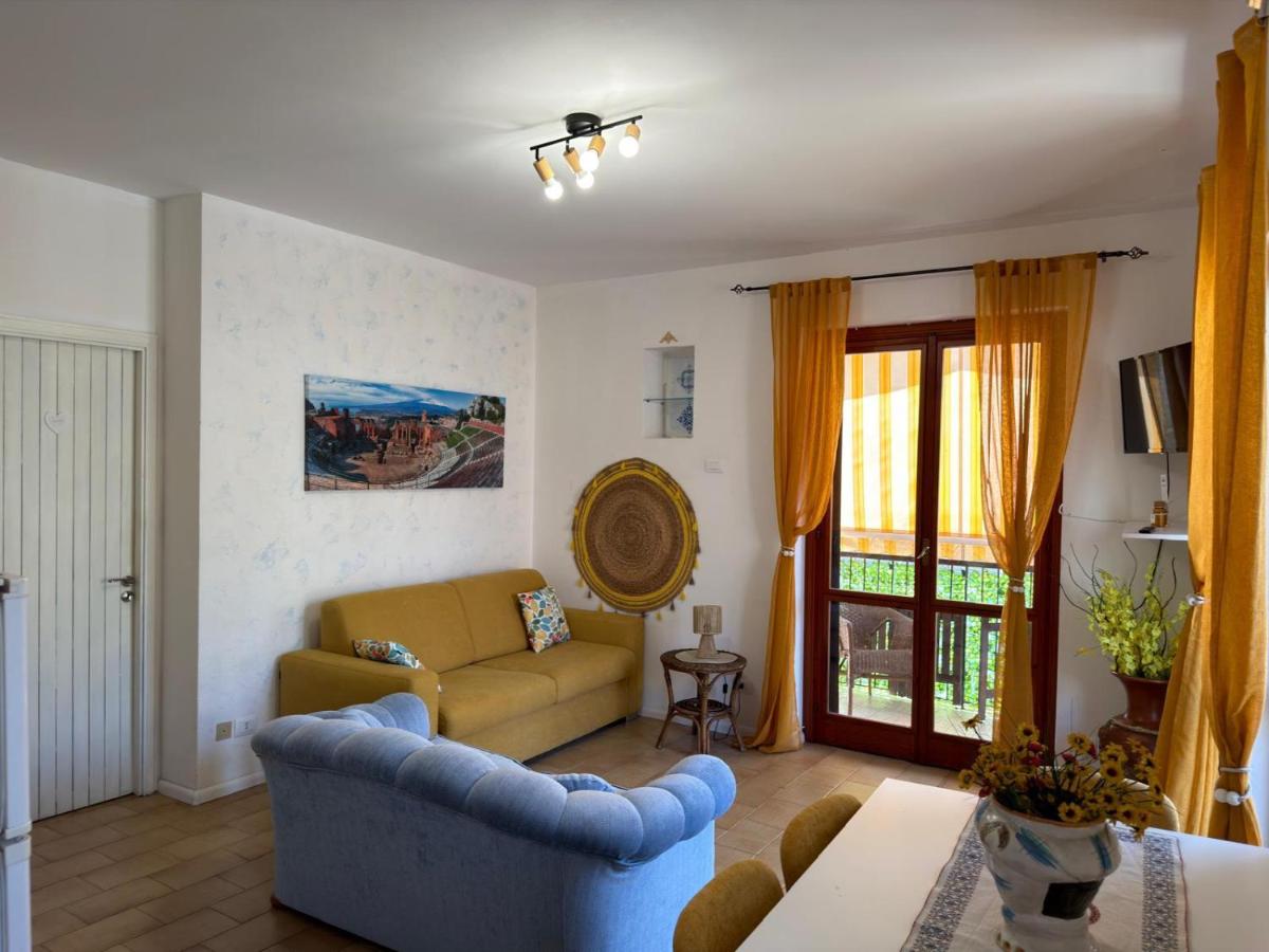 taormina orlando apartment - B&B Giardini-Naxos