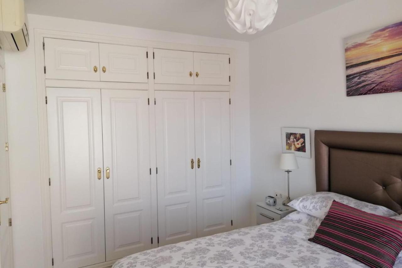 2 Bed House Sleeps 4 - Pool Sea Views Parking - B&B Bédar