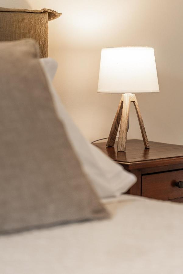 Zimmer mit Kingsize-Bett und Seeblick