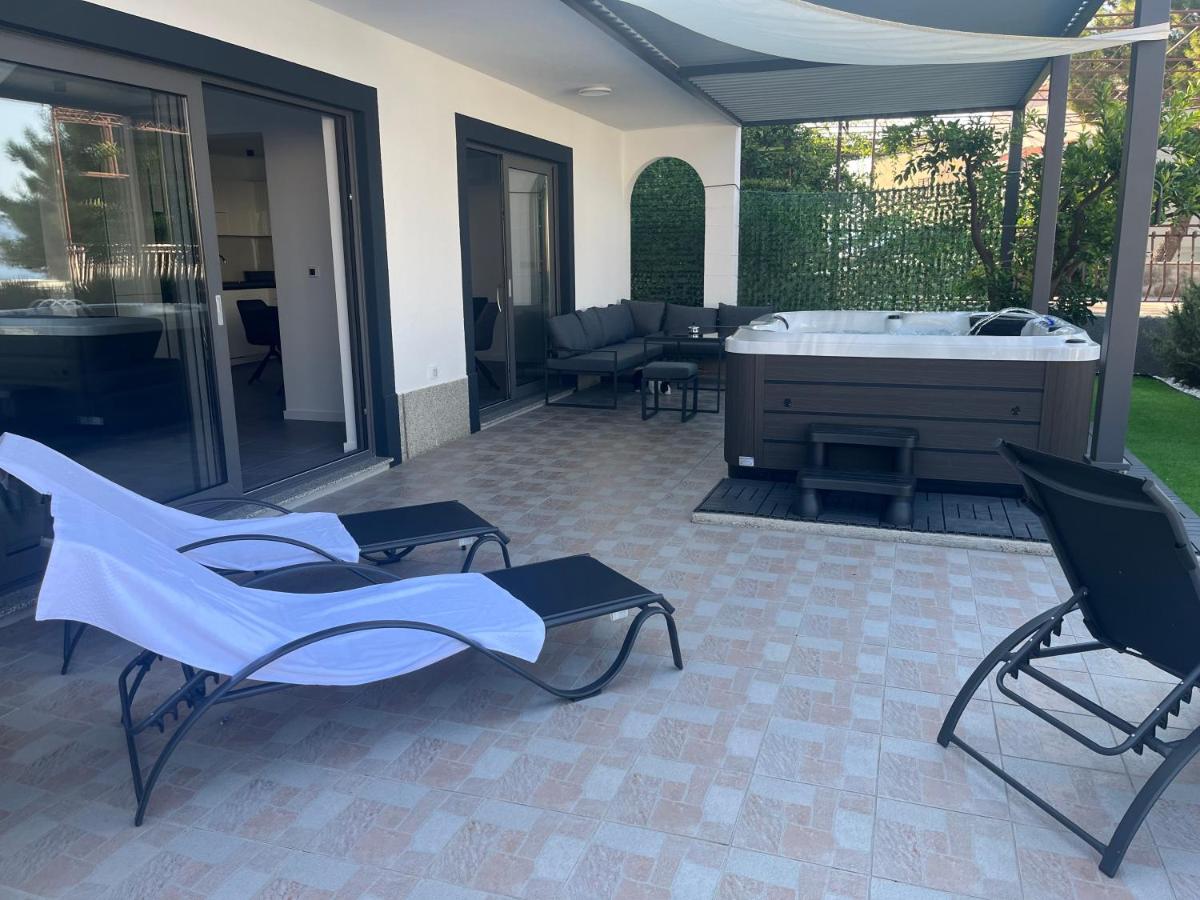 AD Residence Luxury Jacuzzi & Sea View - Ferienwohnung Duće
