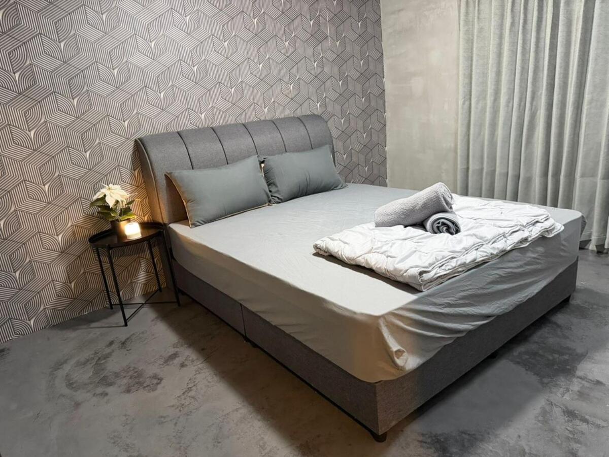 71 Taman Belida Home Sweet Home - Bed and Breakfast Seremban