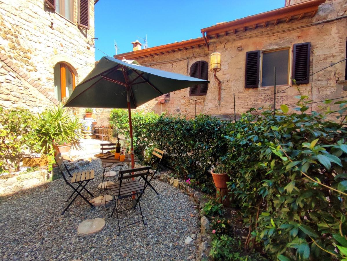 L'Angolo Fiorito San Gimignano Casa Indipendente - Chambres d'hôtes San Gimignano