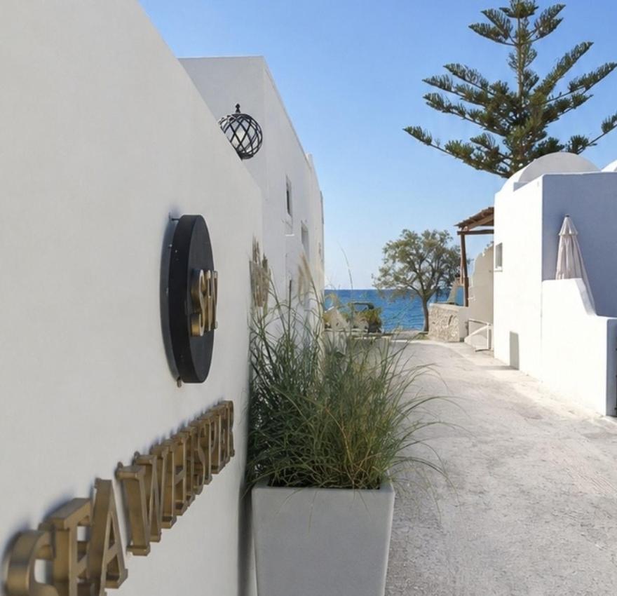 Sea Whisper Suites with private Cycladic patio and heated pool - sea side - B&B Perivolos