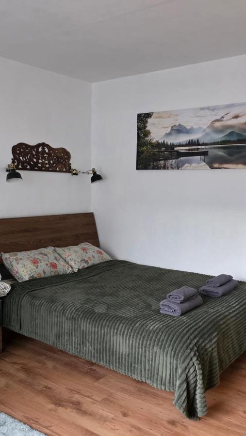 Bright and Cozy City Center Apartment - Chambres d'hôtes Liepaja