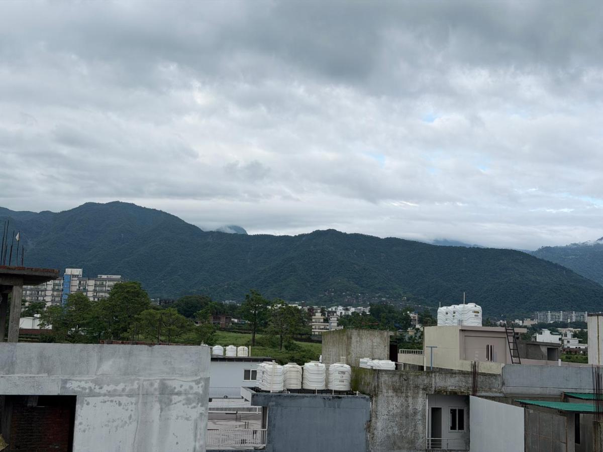Amour Luxe Homes Luxury Mountain Stay 2BHK - Ferienwohnung Dehradun