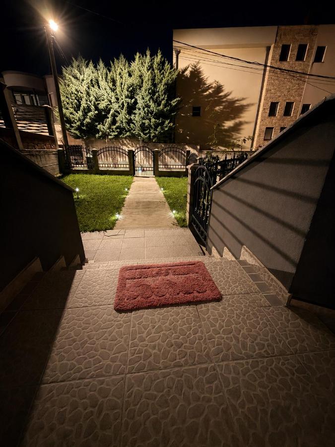 Hampshire Villa Garden, Gym Near City Cent - B&B Prishtina