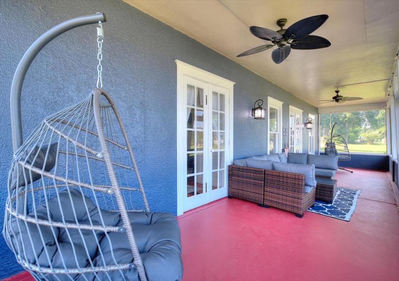 Spacious Lakefront 5BR home, Near Disney, Legoland - Chambres d'hôtes Lake Hamilton