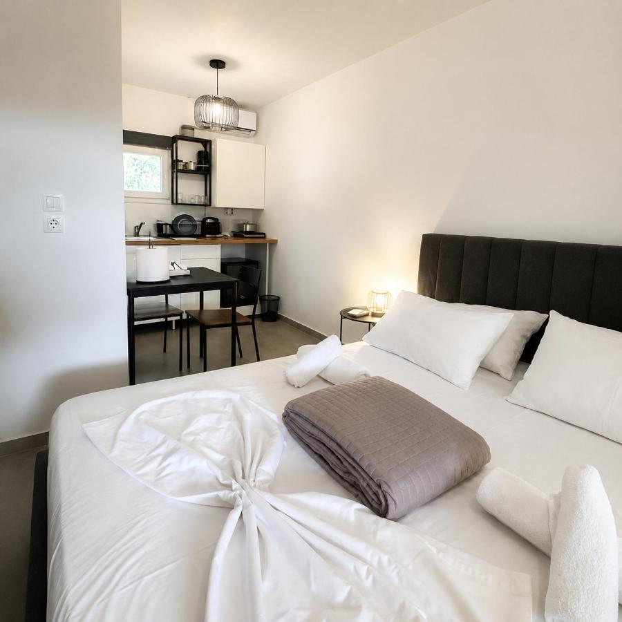 Coconut Beach Villas 3 - Bed and Breakfast Schiniás