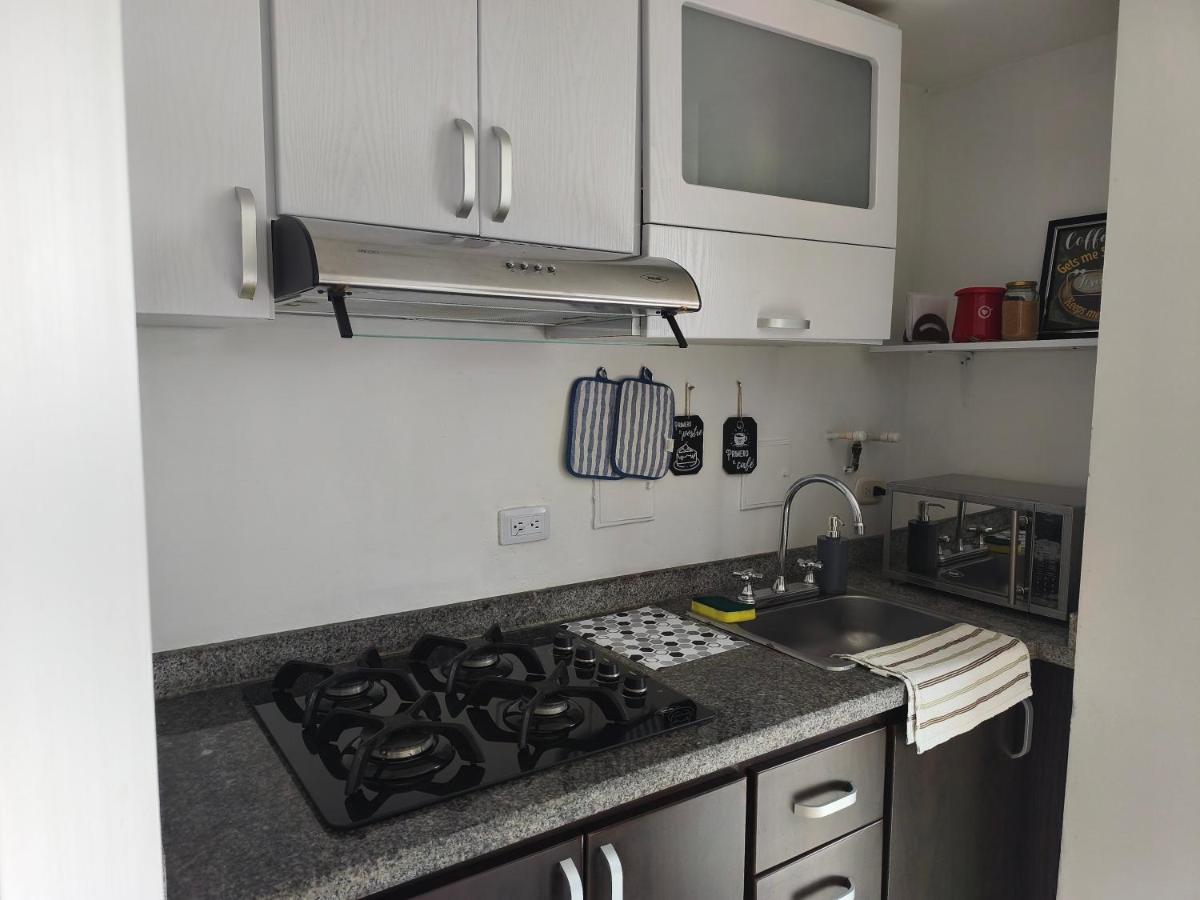 Aparta estudio Las Orquídeas - Norte de Bogotá cerca a Estación Toberin y Calle 161 - Chambres d'hôtes Bogota