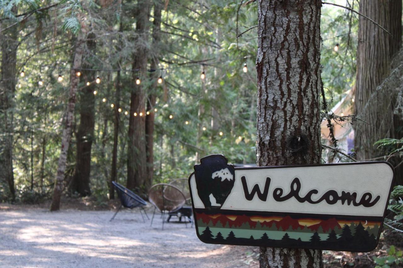 Under the Cedars Glamping Experience with Hot Tub - B&B Port Angeles