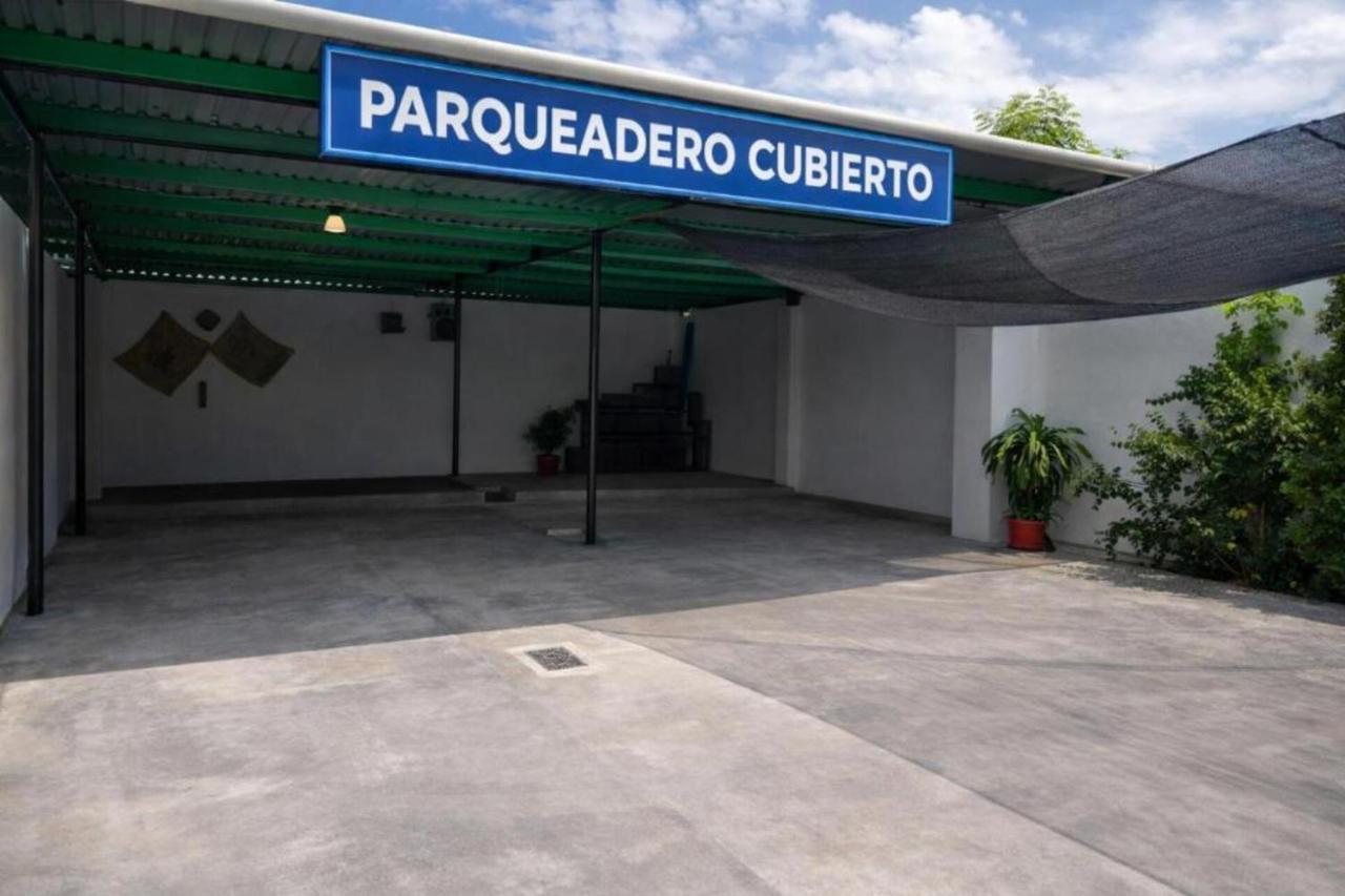 Espectacular casa con piscina privada en el centro de Girardot - Bed and Breakfast Girardot City