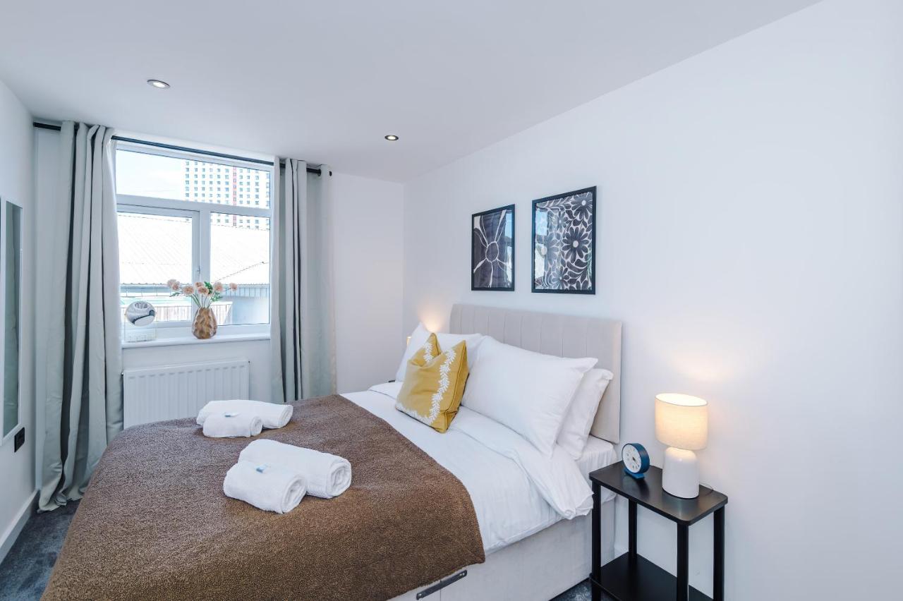 Pool Table, 4BR, 4Bath, Free Parking - B&B Manchester