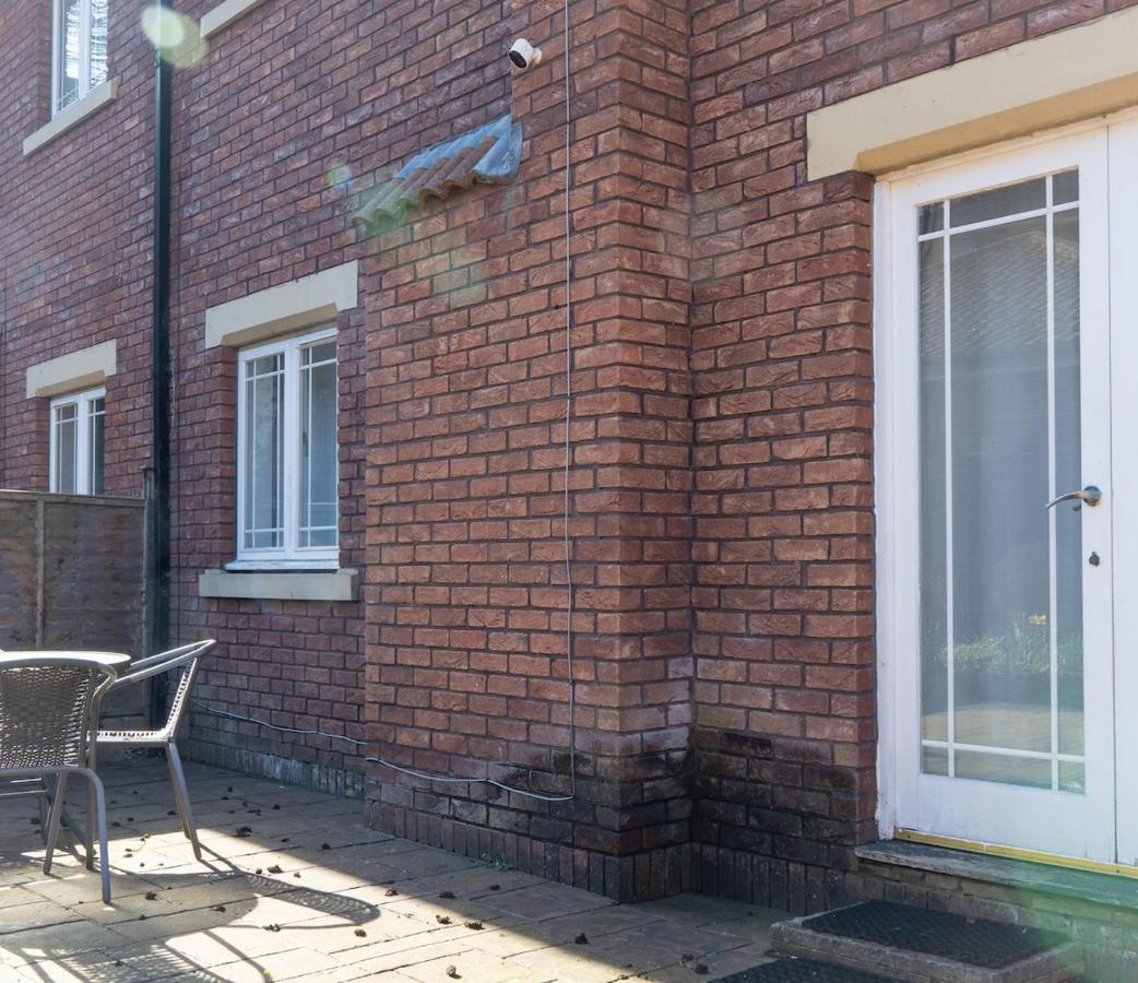 Carlton House Sleeps 5 Manchester and Peak District Free Car Parking - Bed and Breakfast Hazel Grove