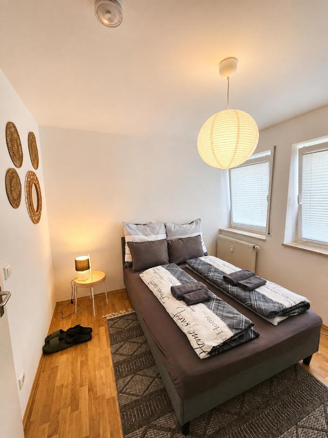 Comfortable Two Room Apartment with Balcony - Bed and Breakfast Dresden