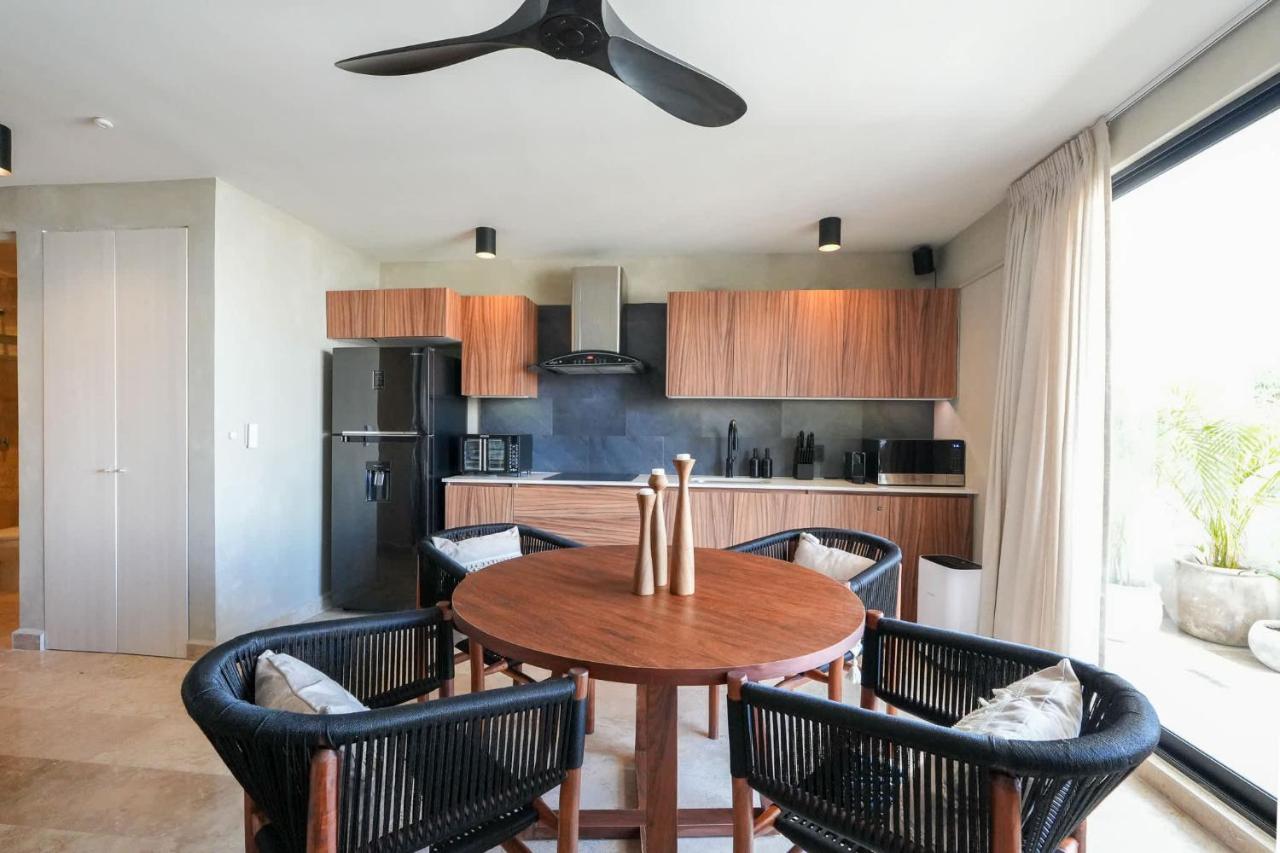 Modern 2BR Retreat in Parques Zama with Private Pool - Chambres d'hôtes Tulum