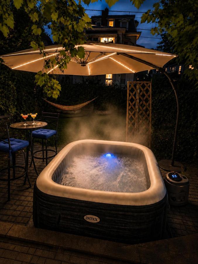 Hot Tub, Private Backyard & BBQ Near Airport - Chambres d'hôtes Boston
