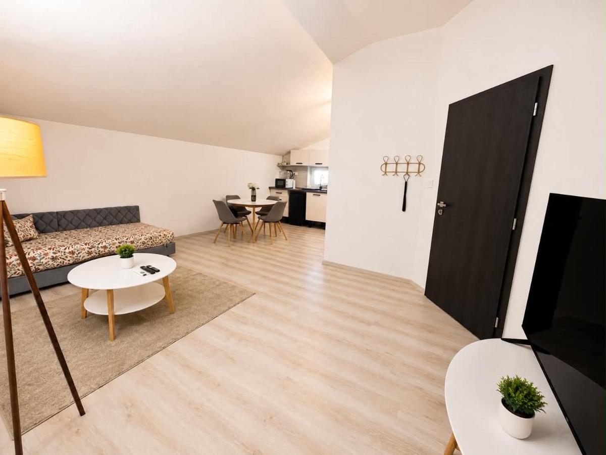 Vrátnica II by Cañas Apartments - free private parking spaces - B&B Rimavská Sobota