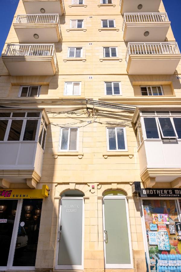 F3 Room 2, Private Room two single beds shared bathroom - Chambres d'hôtes Imsida