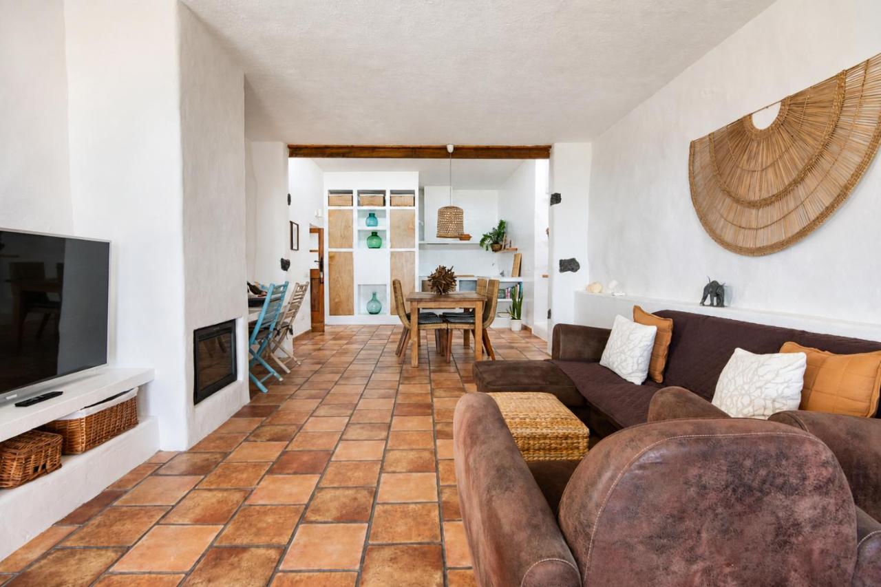 Tabaiba Suites Lanzarote - MacaronesiaHomes - B&B La Asomada