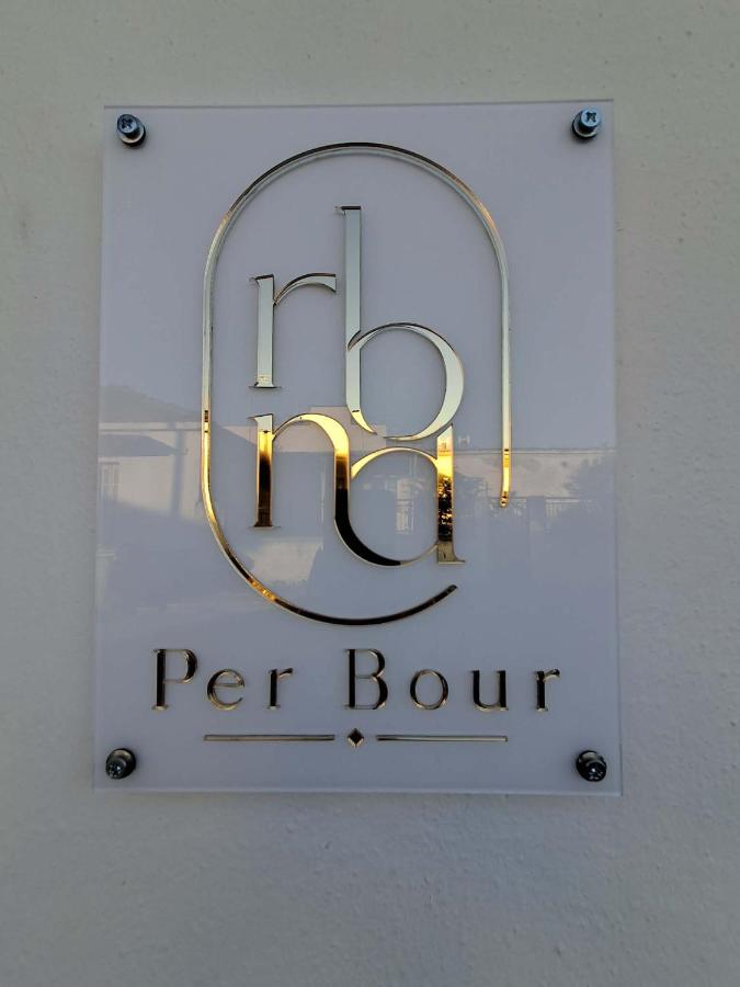 Per Bour - B&B Néa Anchiálos