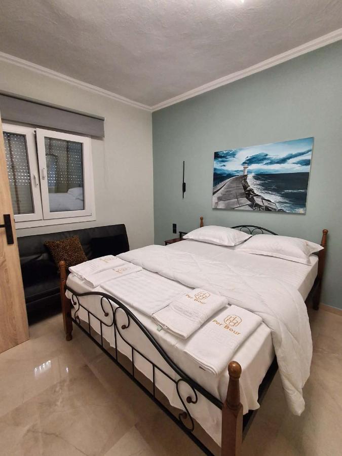 Per Bour - B&B Néa Anchiálos