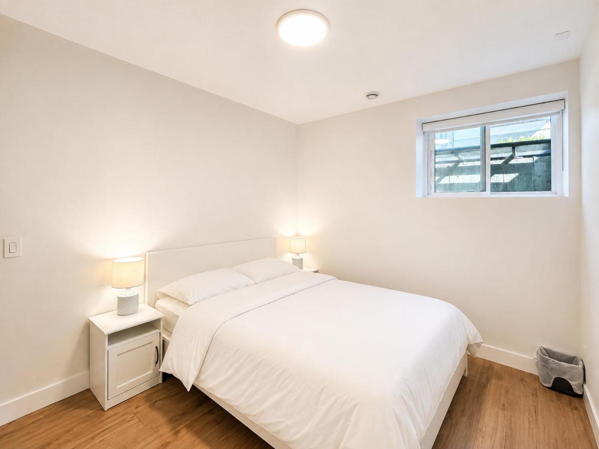 Modern 2BR Suite near Metrotown - B&B Burnaby