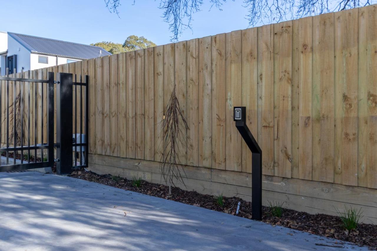 City Fringe 2BR 2BA Townhouse - Parking and EV - B&B Christchurch