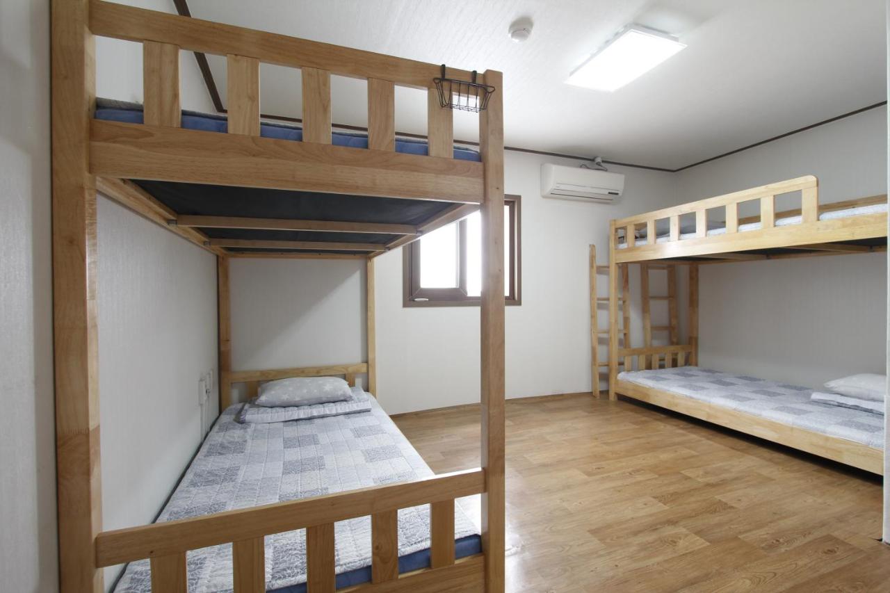Habitación compartida femenina de 4 camas