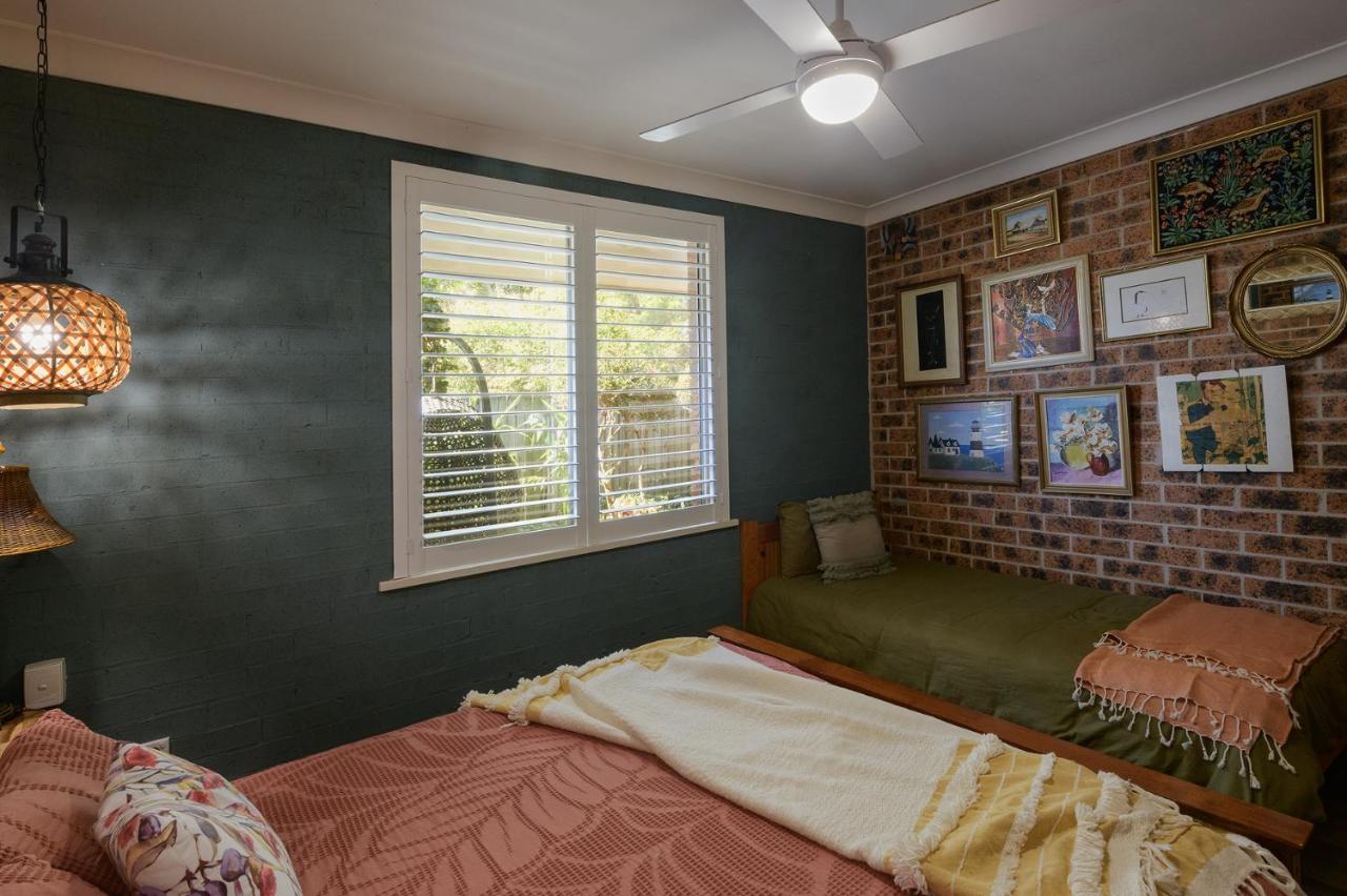 Saltycrew Villa Central pet friendly garden oasis - B&B Hawks Nest