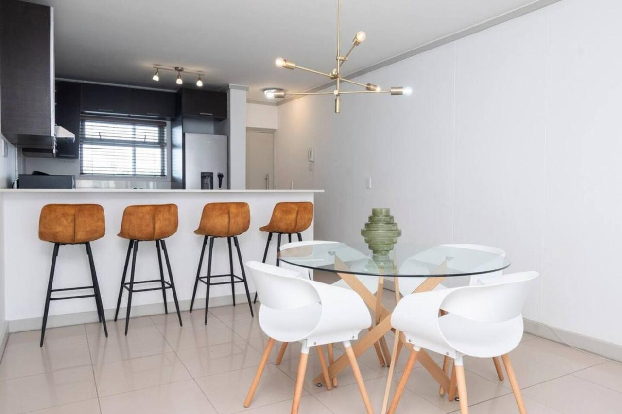 Lovely 2 Bed In Claremont - B&B Città del Capo