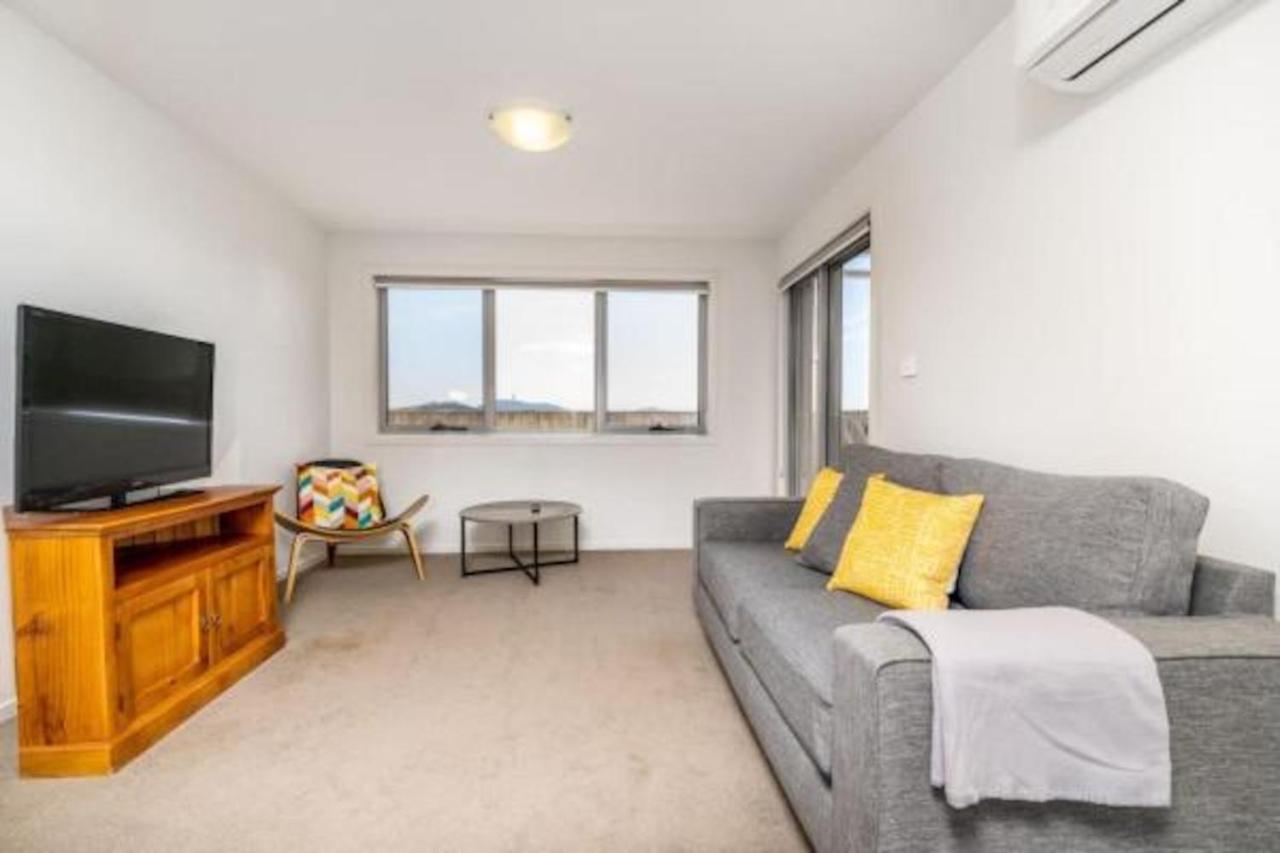 Relaxing 2BR Apt in North Point Complex - Hosted by Canstay - B&B Weston Creek