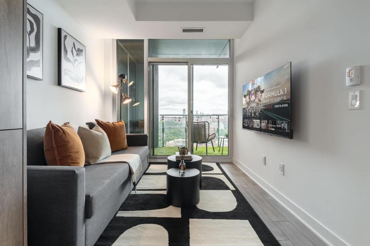 Luxury Yorkville 1BR Suite with Private Balcony - B&B Toronto