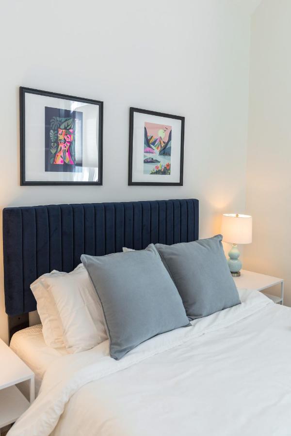 5 Mins to Belmont and Vandy, Rooftop Deck, Garage - 4 Bedroom Home with Rooftop and Grill, 10 Mins to Broadway, Perfect for Groups, 24 Hour Hospitality, Also Available for Long Term Rental - Chambres d'hôtes Nashville