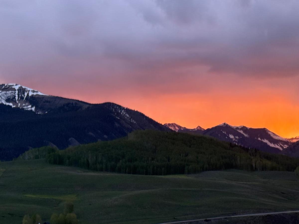 Condo Mt CB Close to town, closer to the mountain! - Ferienwohnung Mount Crested Butte