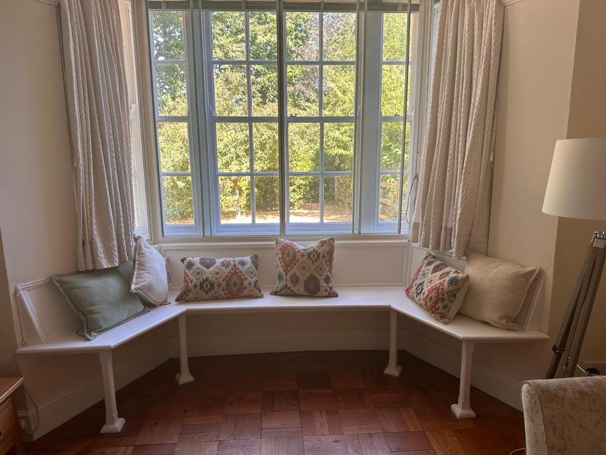 Fossils, Beaches and Cosy nights at Langmoor Manor - B&B Charmouth