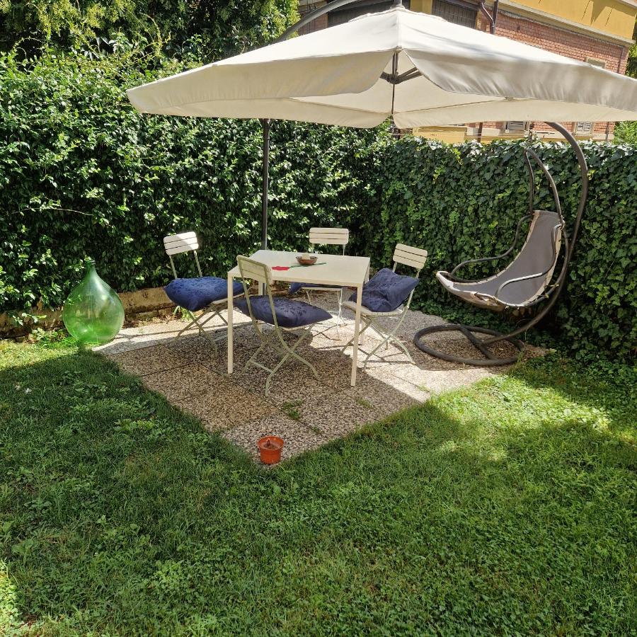 Minimal Chic Apartment Garden Free Parking Bologna 5 Min to Center - Chambres d'hôtes Bologne