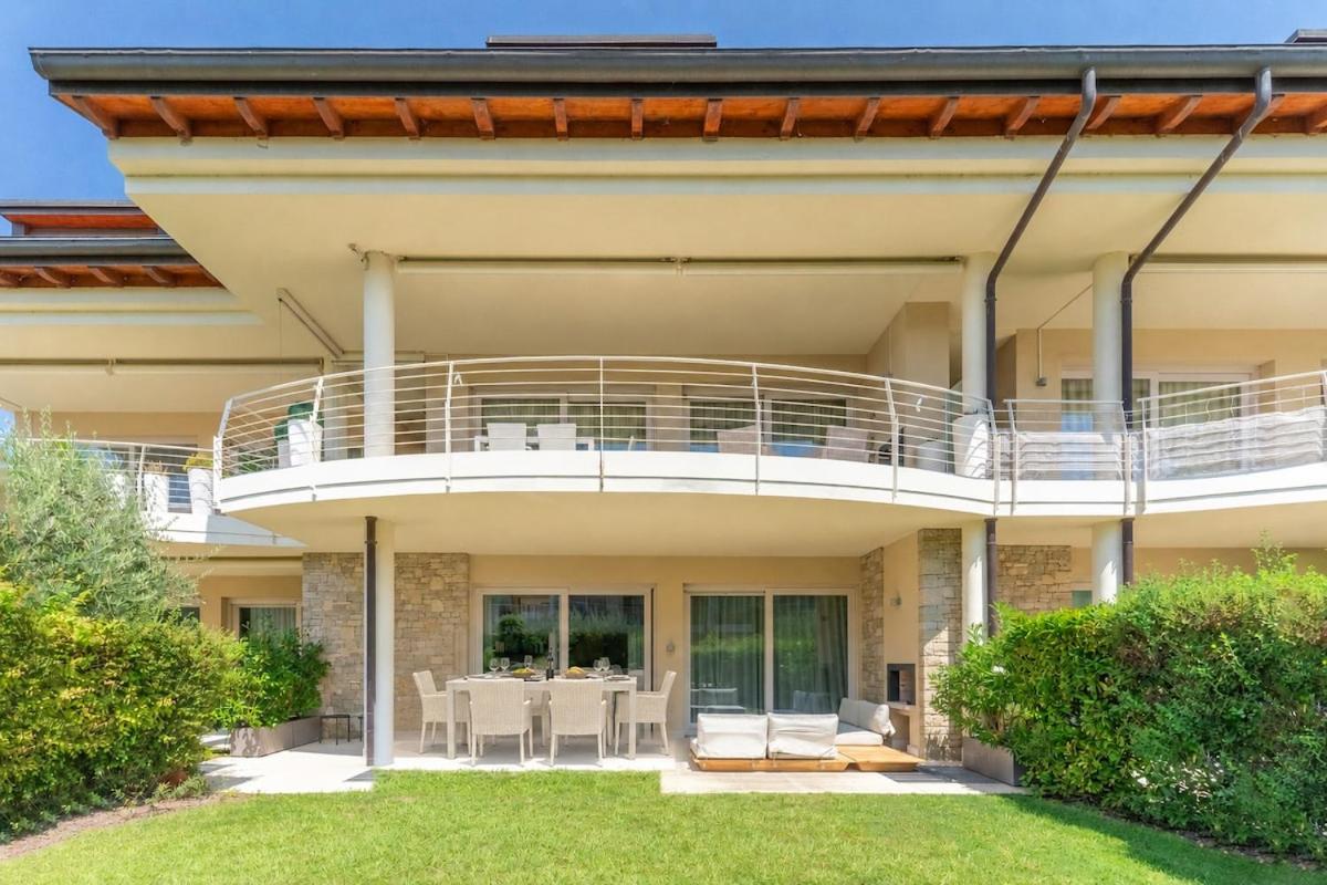 Villetta con 2 Piscine, giardino, parking Sirmione - Ferienwohnung Sirmione