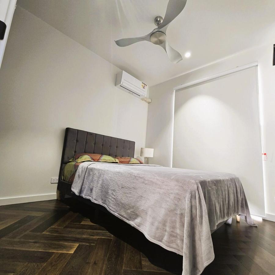 Modern 1BR Retreat Free Parking & WiFi - Chambres d'hôtes Phillip