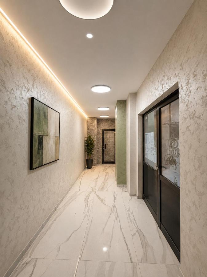 Modern 1BR Apartment with Garage near Opalchenska Metro, Park & Supermarket - Chambres d'hôtes Sofia