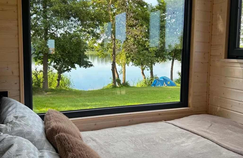 Tiny Krajna - Cozy Tiny House by Lake Slawianowskie Wielkie by Nestri - Chambres d'hôtes Wiktorówko