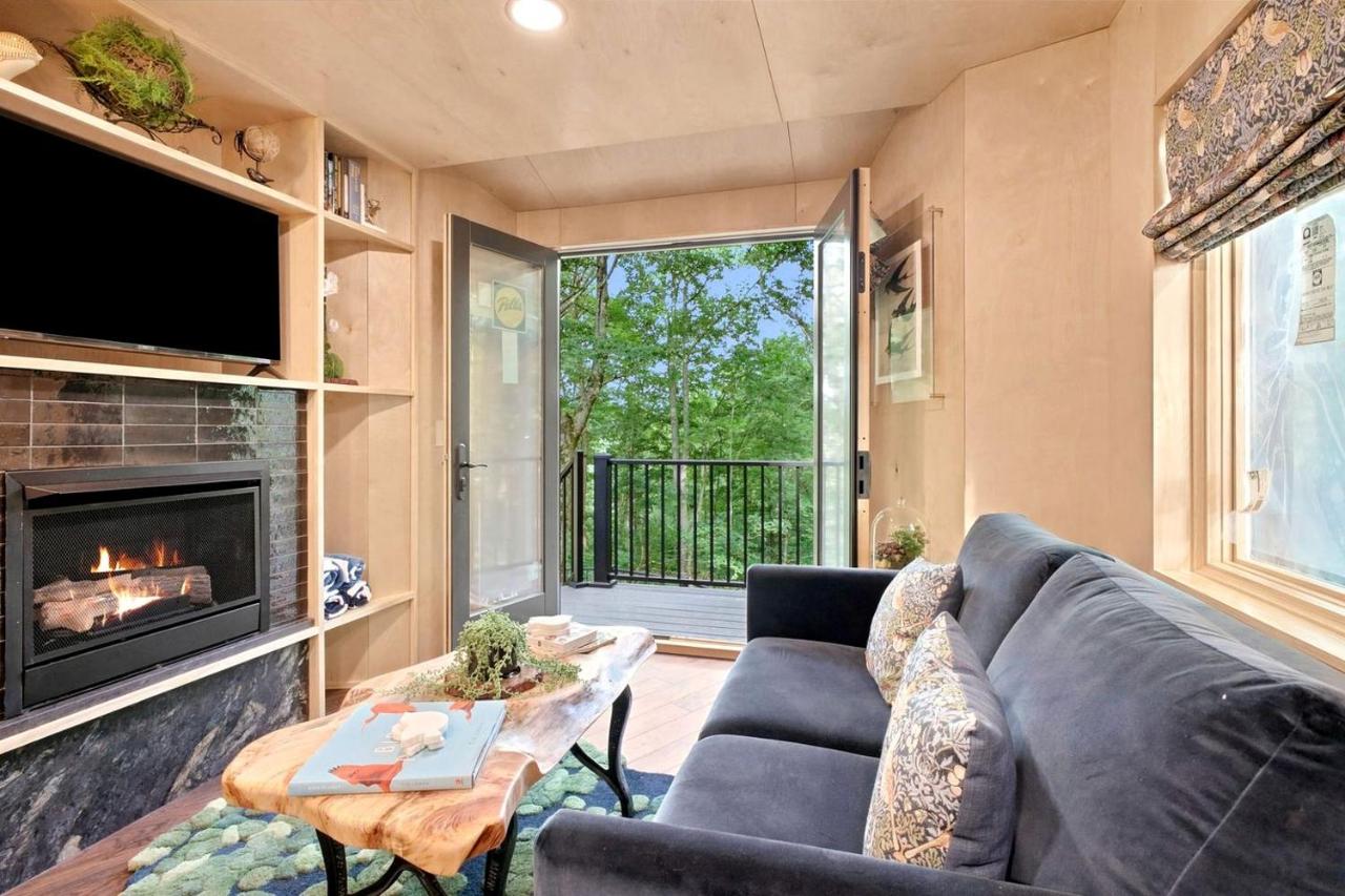 Luxury Treehouse with Sky Bridge near Banner Elk, North Carolina - B&B Banner Elk
