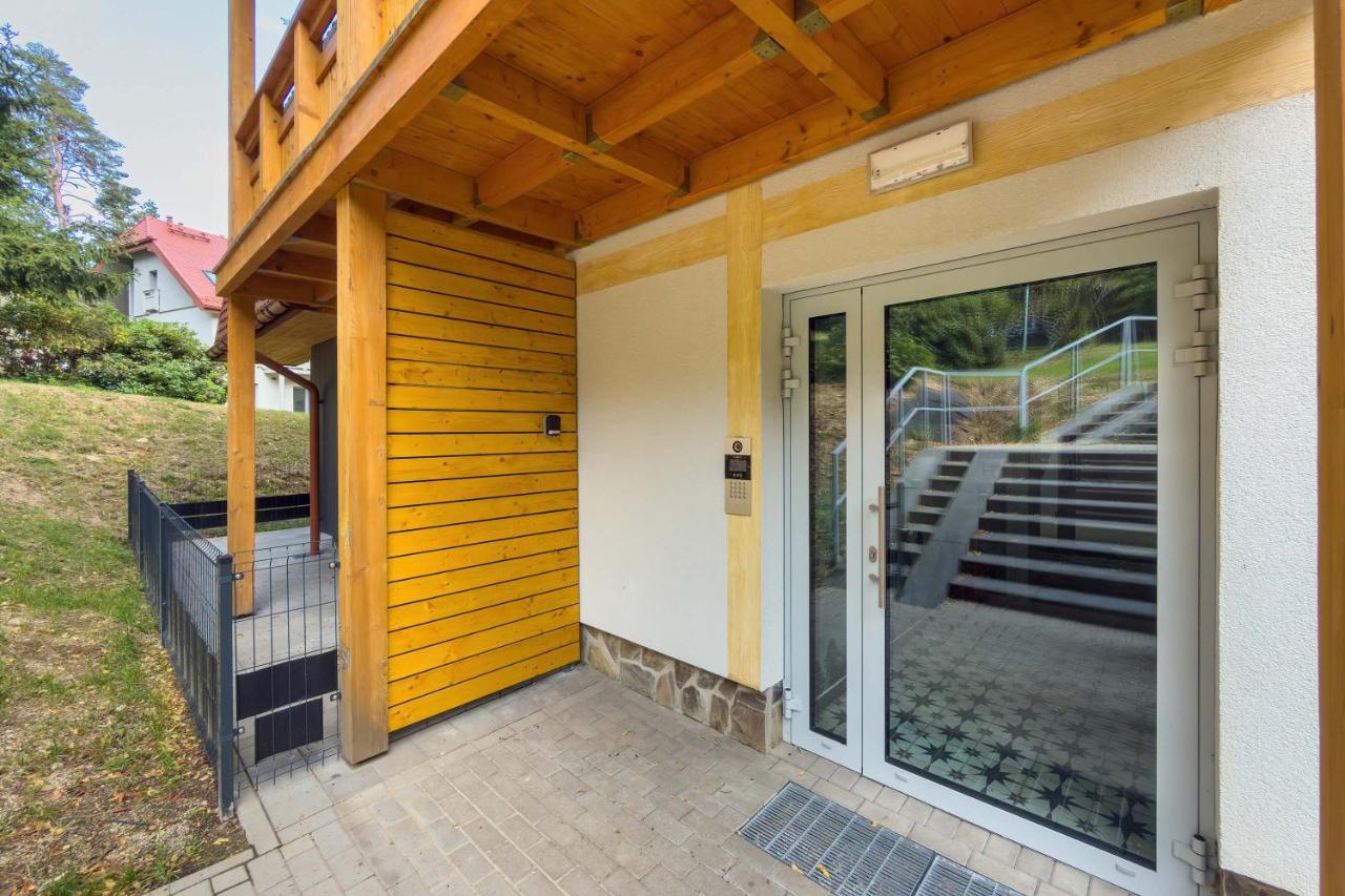 Przytulny Apartament z Tarasem i Parkingiem by Noclegi Renters - Bed and Breakfast Szklarska Poręba