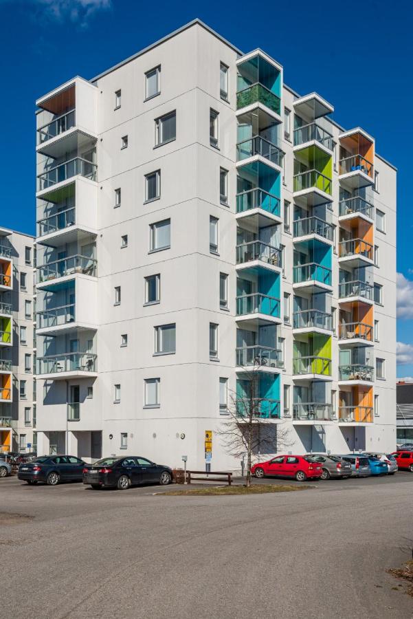 Borg Travel Center - Studio · Balcony · King Bed · Free Parking - Chambres d'hôtes Pori