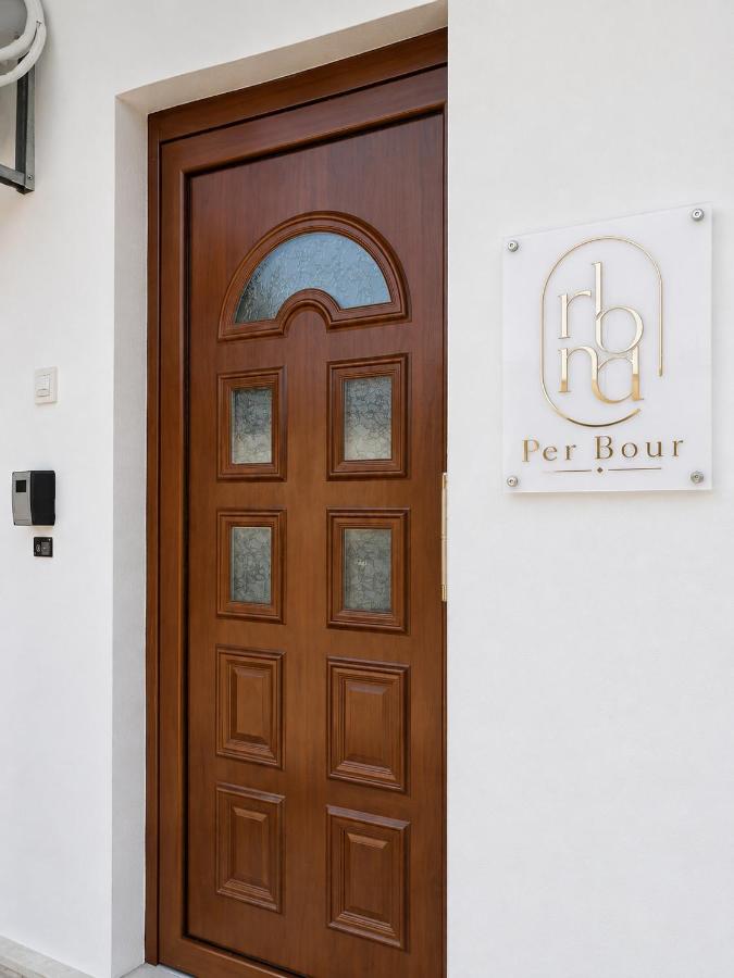 Per Bour - B&B Néa Anchiálos