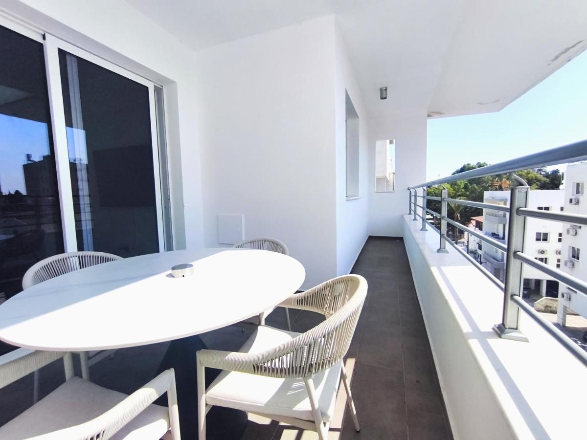 Peaceful Modern Apartment with Nature Views - B&B Larnaka