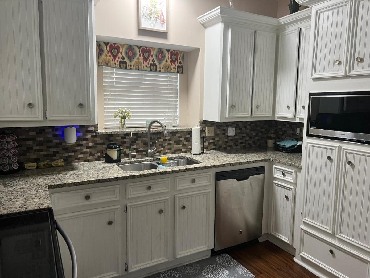 Family-Friendly 4BR Home with Private Pool - B&B Humble