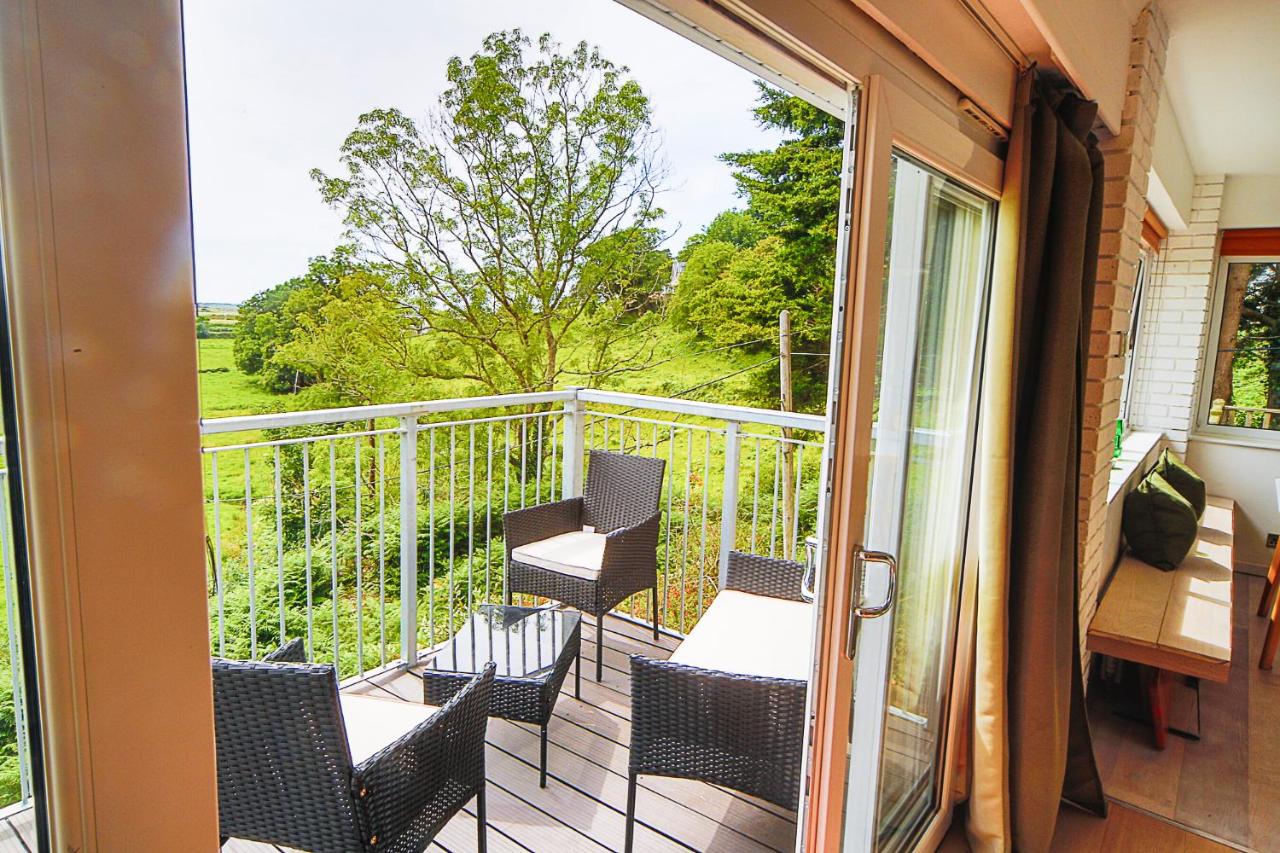 Pant Golau House - a contemporary spacious retreat - Bed and Breakfast Llanbedr