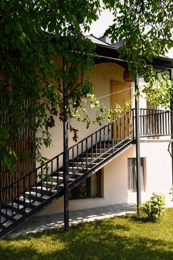 Racha Roots Boutique House - Chambres d'hôtes Ambrolauri