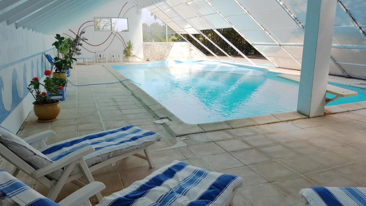 Villa spacieuse à Crastes avec piscine privée et vue montagne - Chambres d'hôtes Crastes